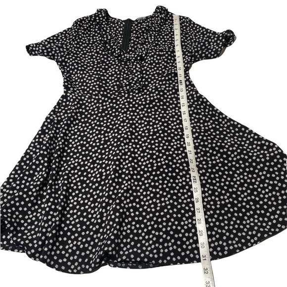 Nasty Gal Sz 8 Short Sleeve Mini Dress V Neck Black - Picture 10 of 10